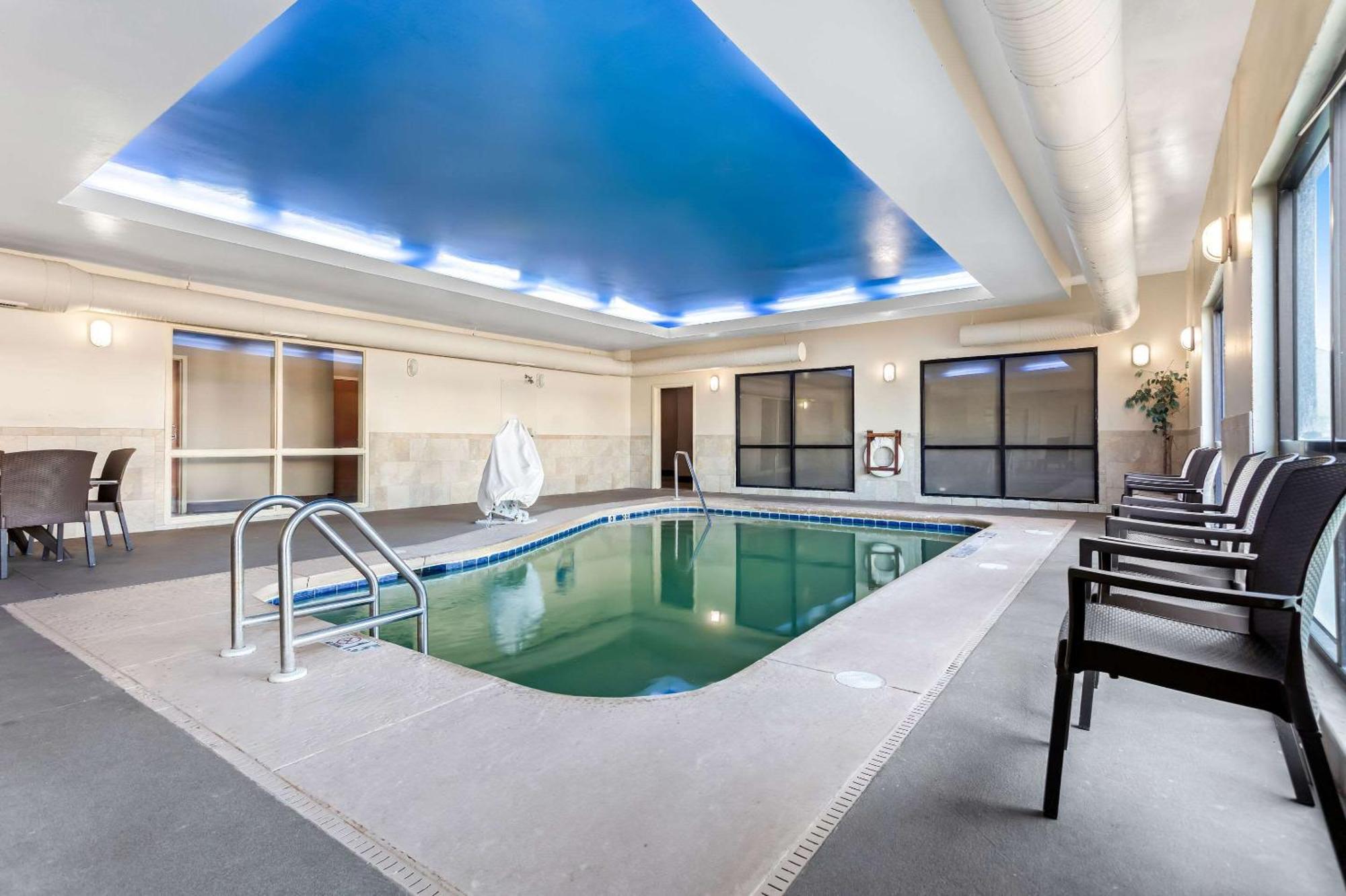 Comfort Suites Гълфпорт Екстериор снимка