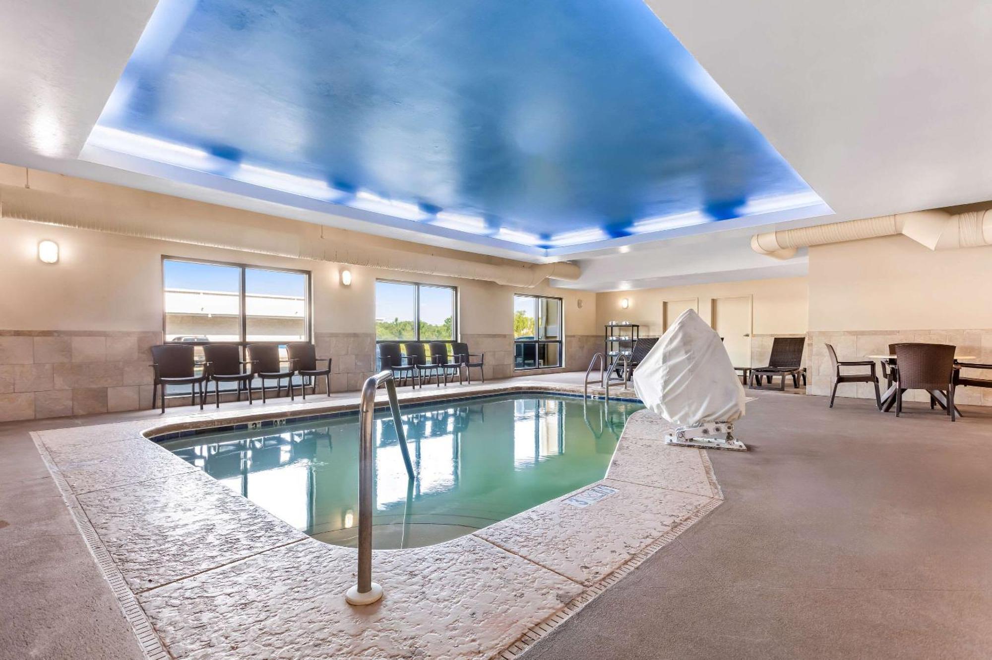 Comfort Suites Гълфпорт Екстериор снимка