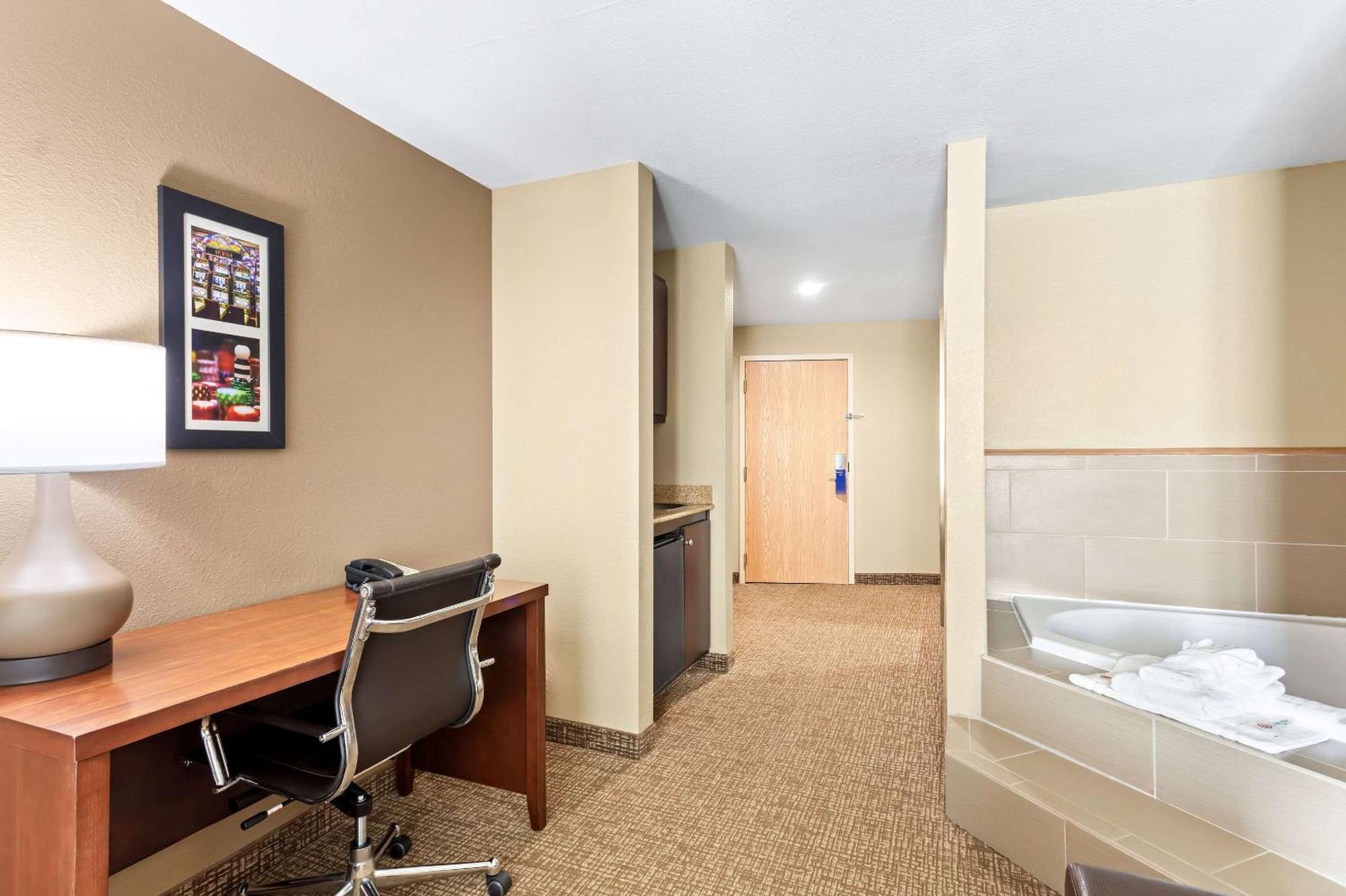 Comfort Suites Гълфпорт Екстериор снимка